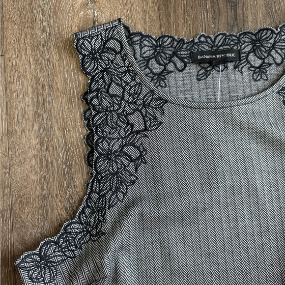 Banana Republic Herringbone Fit and Flare Dress. New with tags! Women’s size 12. - Picture 4 of 10